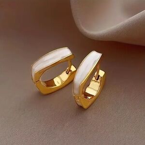 ✨Zara Adelaide Pearly Gold Square Huggie Earrings